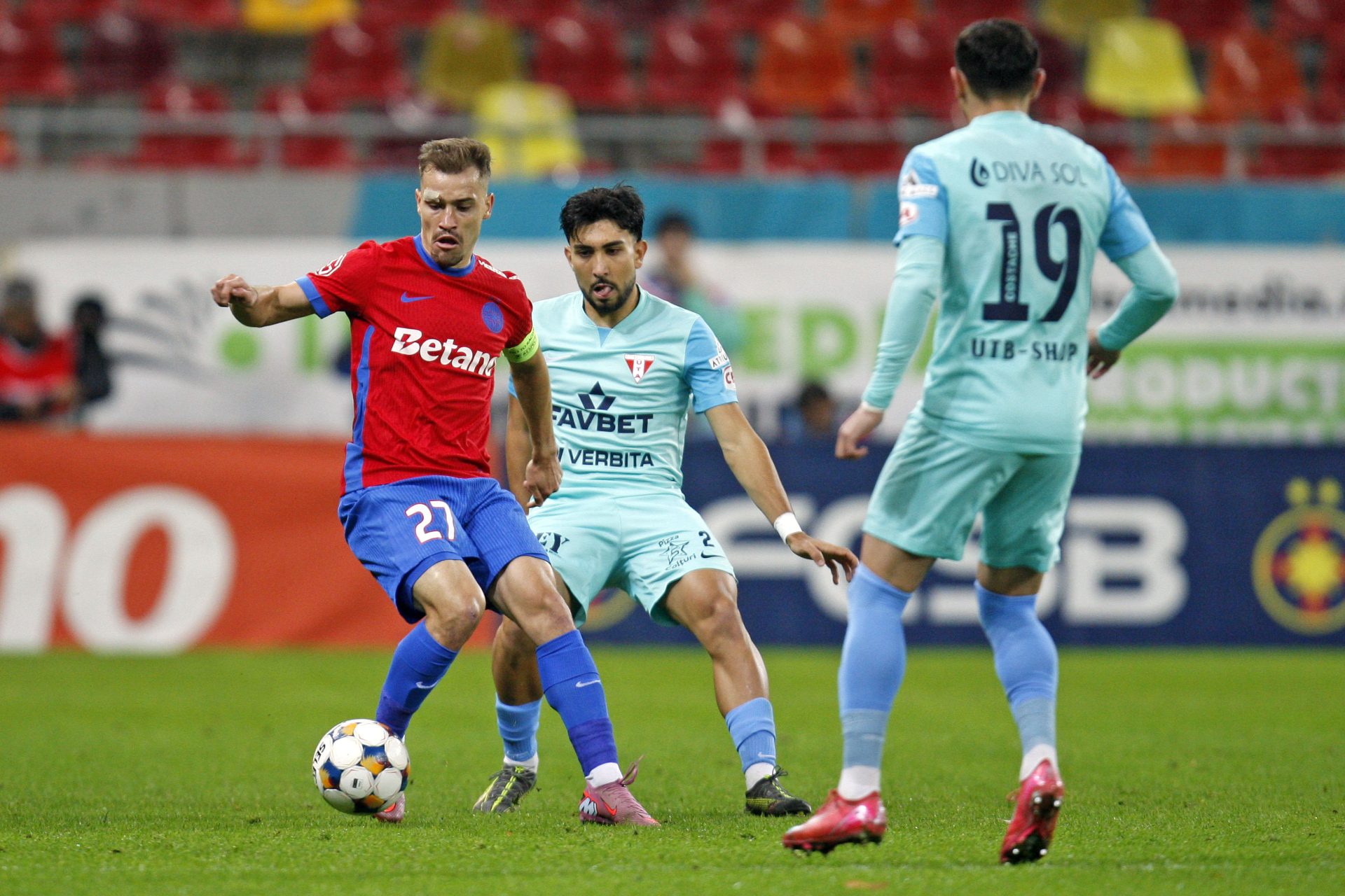 FCSB versus UTA: duel crucial pentru primul loc în play-out