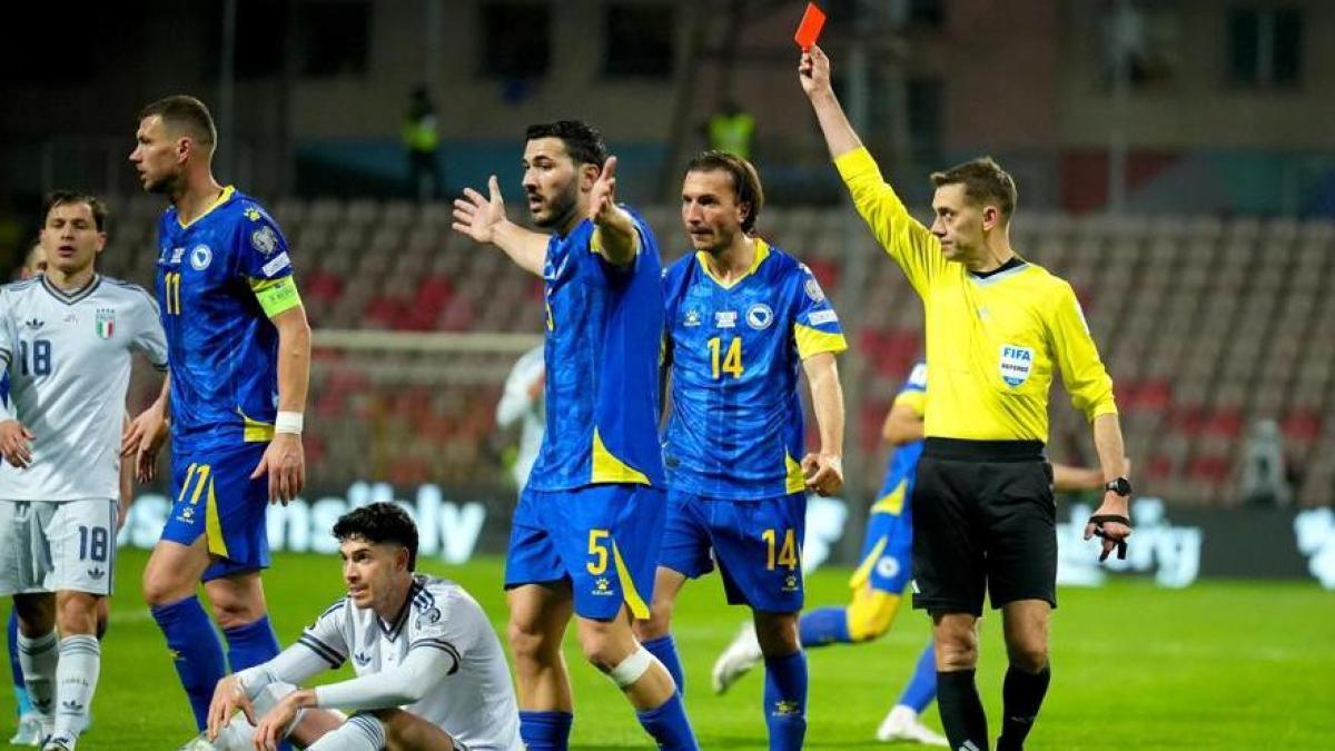 Italia a învins 1-0, dar partida a fost marcată de o eliminare controversată a lui Bastoni Partida dintre Italia și Bosnia-Herțegovina, contând pentru calificările la campionatul european, a fost decisă de un gol norocos al echipei antrenate de Roberto Mancini, dar atmosfera de pe teren a fost umbrită de o decizie controversată a arbitrilor: eliminarea lui Alessandro Bastoni