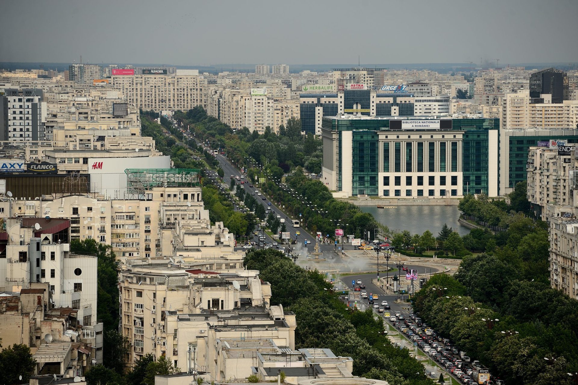 Piața imobiliară vinde aproape 44.500 de imobile în februarie 2026, în creștere față de ianuarie, dar sub nivelul anului trecut