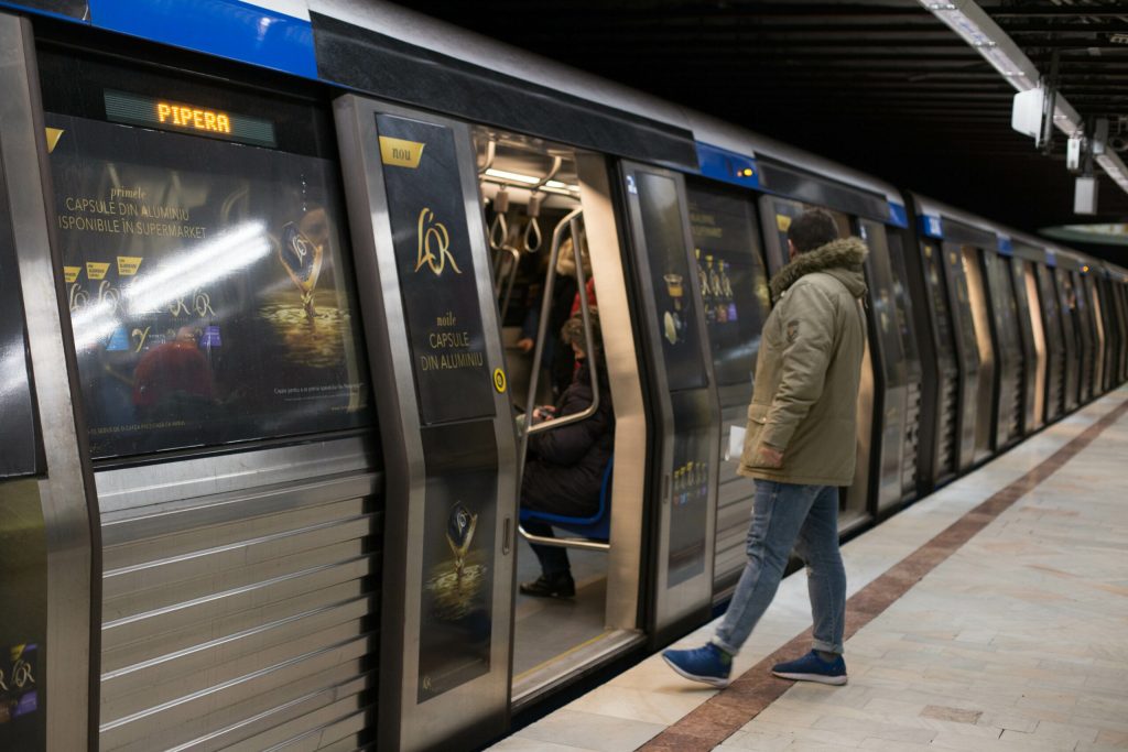 Tânăr decedat după ce s-a aruncat în fața metroului la Piața Unirii 2