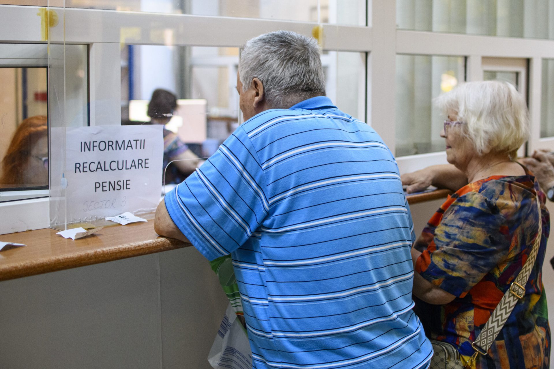 Pensii și ajutoare financiare pentru 2026, cu întârziere în plăți din cauza procesului legislativ Autoritățile române se pregătesc pentru un an dificil în ceea ce privește plățile sociale, dacă legislația în vigoare nu va fi modificată sau clarificată în timp util