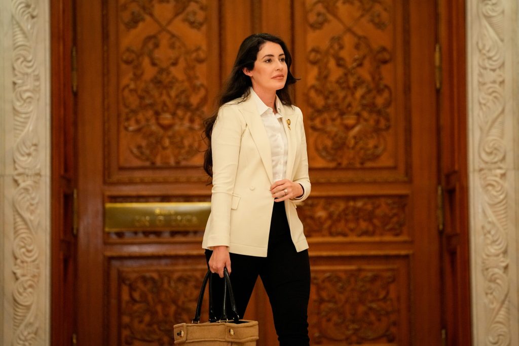 Parlamentari ruși sub sancțiuni la Capitol Hill: o vizită controversată care stârnește reacții dure O vizită organizată recent la Capitol Hill de către un grup de parlamentari ruși, aflați sub sancțiuni internaționale, a trezit valuri de indignare și critici din partea susținătorilor Ucrainei, precum și a unor oficiali americani, actuali și foști