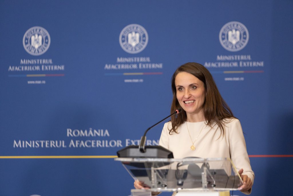 Cetățenii români din Israel, avertizați să își reînnoiască documentele de călătorie Situația din regiunea conflictuală din Israel continuă să evolueze rapid, iar autoritățile române dau un ultim mesaj clar pentru cetățenii aflați pe teritoriul israelian: dacă se află fără pașaport valabil sau au pierdut documentele, sunt rugați să contacteze urgent Consulatul General al României la Haifa, telefon +972 543 998 038