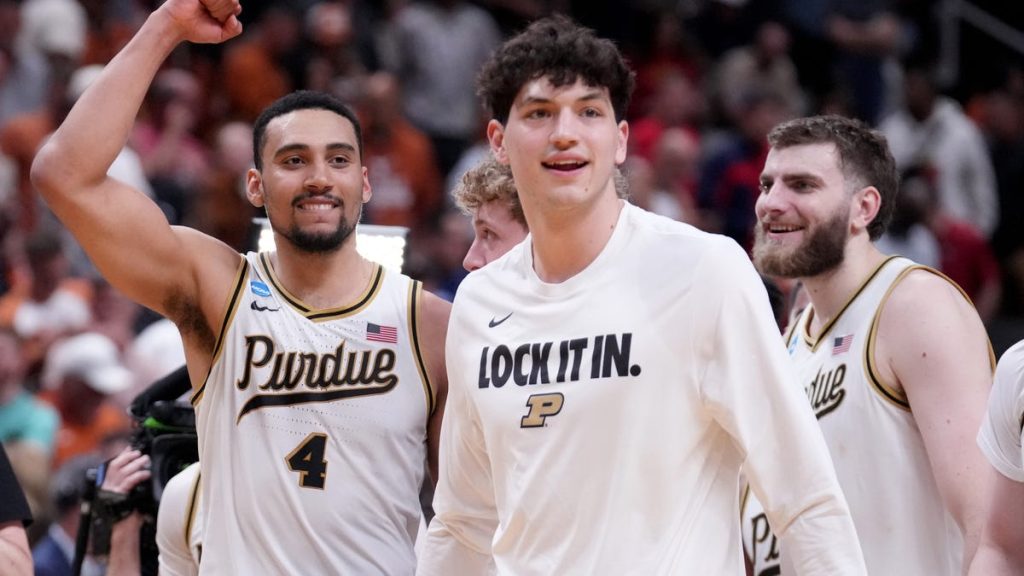 Purdue Boilermakers a reușit o performanță remarcabilă joi seară, câștigând dramatic cu 79-77 în fața Texas Longhorns, în meciul din faza Sweet 16 a March Madness