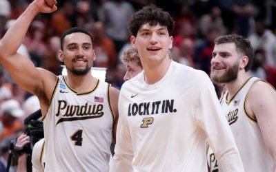 Purdue Boilermakers a reușit o performanță remarcabilă joi seară, câștigând dramatic cu 79-77 în fața Texas Longhorns, în meciul din faza Sweet 16 a March Madness
