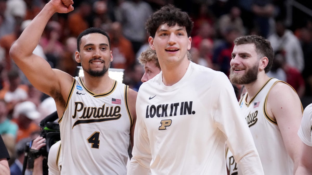 Purdue Boilermakers a reușit o performanță remarcabilă joi seară, câștigând dramatic cu 79-77 în fața Texas Longhorns, în meciul din faza Sweet 16 a March Madness
