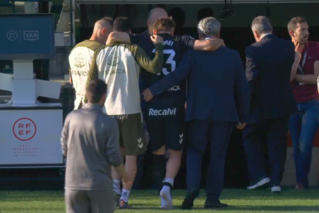 Ionuț Radu, portarul naționalei de fotbal a României, a suferit o accidentare semnificativă în timpul meciului disputat pe teren propriu de Celta Vigo, scor 3-4 cu Alaves, chiar înainte de partida crucială împotriva Turciei din barajul pentru calificarea la Cupa Mondială