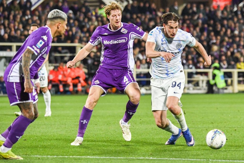 Inter și Fiorentina, egal 1-1 pe Artemio Franchi într-un meci tensionat din Serie A Inter a reușit să plece cu un punct din deplasarea de pe Artemio Franchi, după o remiză dramatică cu Fiorentina, scor 1-1, în partida din etapa a 30-a a campionatului italian