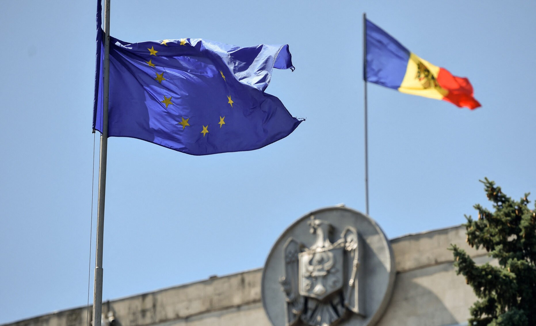România intervenționează rapid pentru sprijinirea Moldovei în fața crizei energetice și a amenințărilor geopolitice În contextul unei situații de tensiune crescută în regiunea Mării Negre, România reiterează angajamentul său de a proteja stabilitatea și siguranța Republicii Moldova