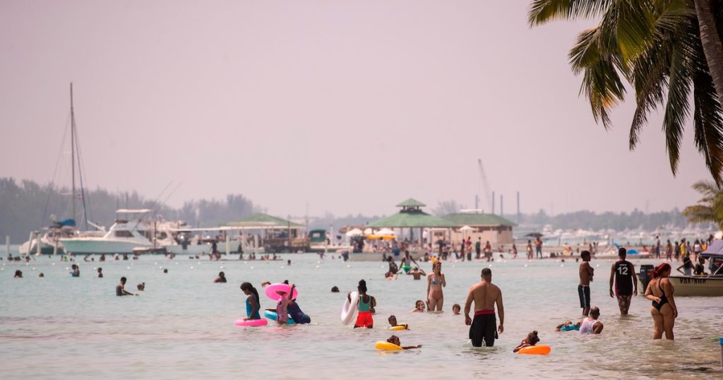 Mai mult de jumătate dintre locuitorii din Santo Domingo participă rar sau deloc la activități turistice locale, dezvăluie un studiu recent realizat de Centro de Estudios de Turismo y Desarrollo Local (Cetdel), în colaborare cu Quantum Analytics și Universidad Iberoamericana (Unibe)