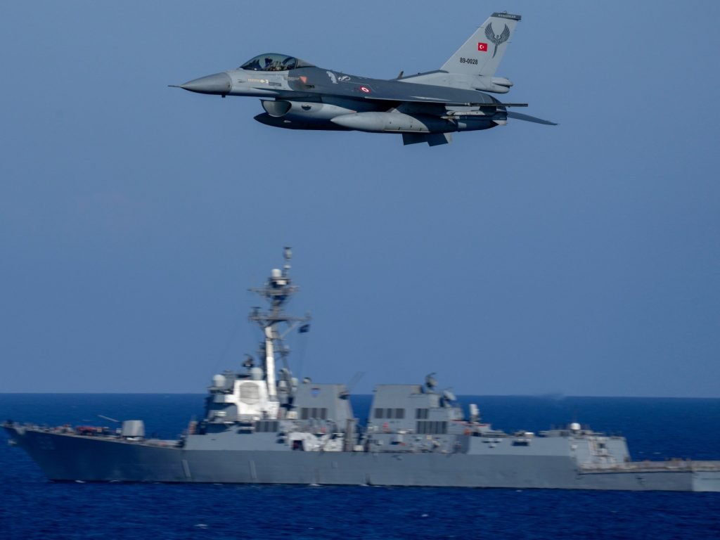Racheta balistică iraniană interceptată de NATO în apropierea spațiului aerian al Turciei Turcia anunță că o rachetă balistică, lansată din Iran și care a trecut peste Irak și Siria, a fost doborâtă de sistemele NATO înainte de a ajunge în spațiul aerian turcesc