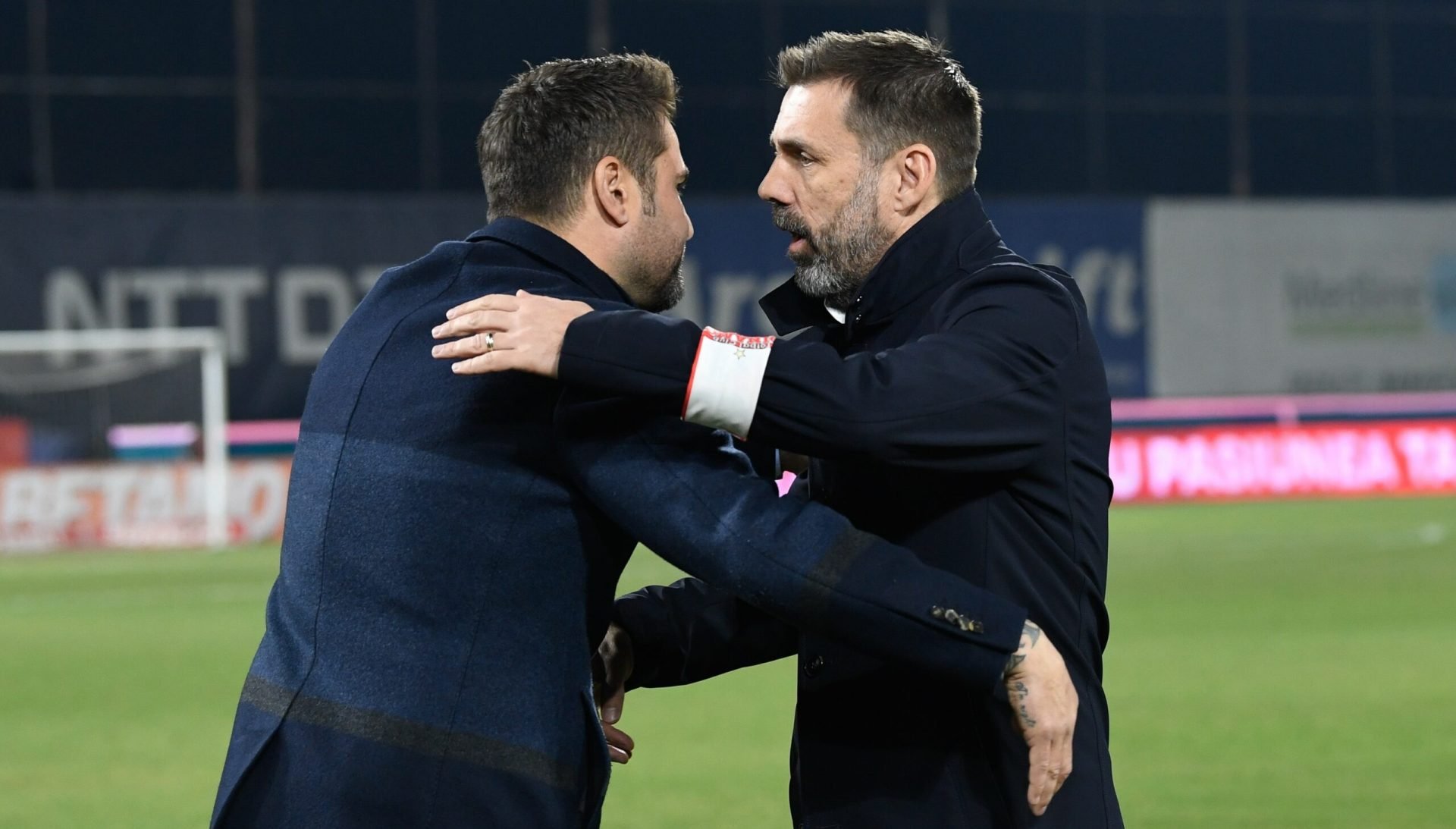 Adrian Mutu vizează postul de antrenor principal la Dinamo, în timp ce Zeljko Kopic își păstrează poziția De câteva zile, în mediul fotbalistic românesc circulă zvonuri despre posibila plecare a lui Zeljko Kopic de pe banca tehnică a lui Dinamo, dar oficialii clubului aseamănă situația cu o simplă discuție de la finalul sezonului, fără intenții clare de a schimba antrenorul în actualul campionat
