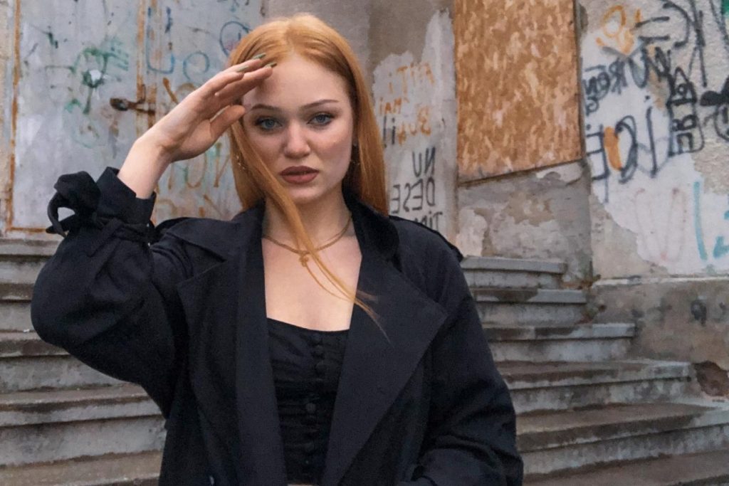 Zeci de oameni au stat astăzi în rugăciune și au adus flori la catedrala din oraș pentru a-i spune un ultim „adio” Andreei Anița, tânăra de 27 de ani care a pierdut bătălia cu o formă agresivă de cancer