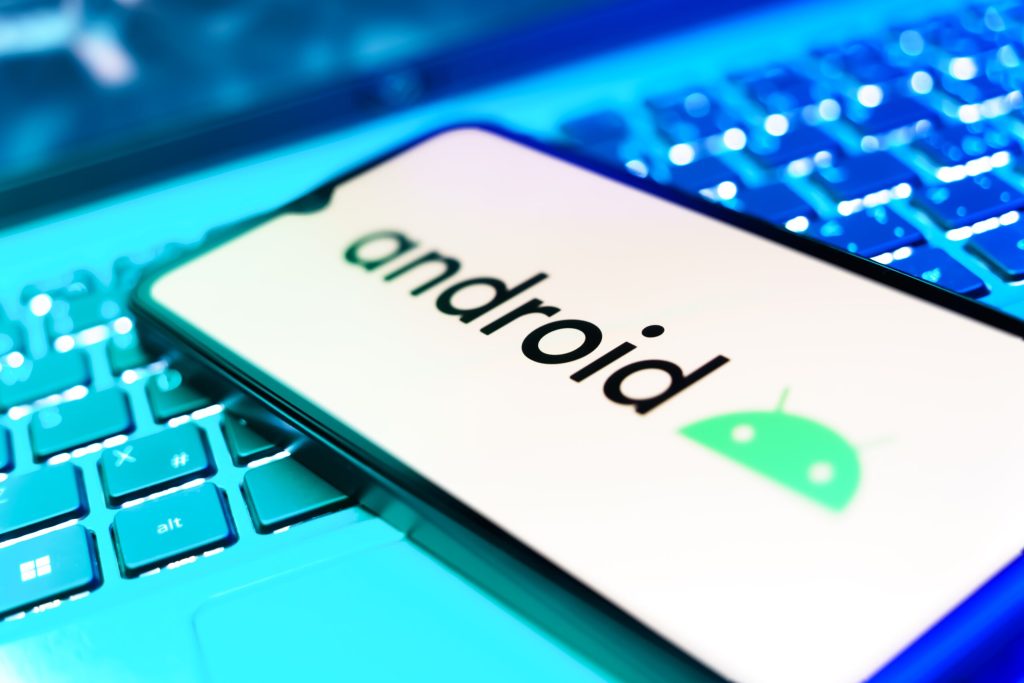 Un nou val de amenințări cibernetice atacă utilizatorii de dispozitive Android, iar specialiștii în securitate avertizează asupra unui malware extrem de sofisticat, denumit PromptSpy