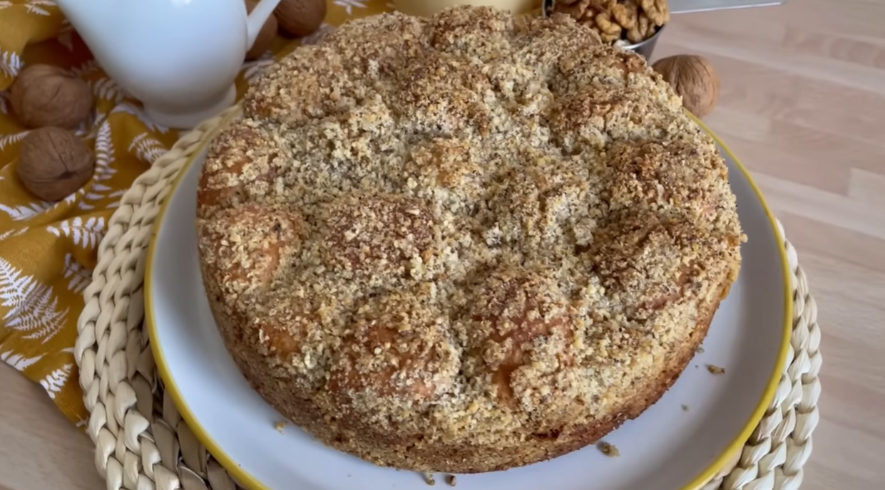 Aranygaluska, desertul tradițional din bucătăria maghiară, cucerește inimile românilor prin simplitate și gustul său reconfortant, devenind tot mai popular în timp ce tot mai mulți pasionați de gastronomie caută rețete autentice și tradiționale