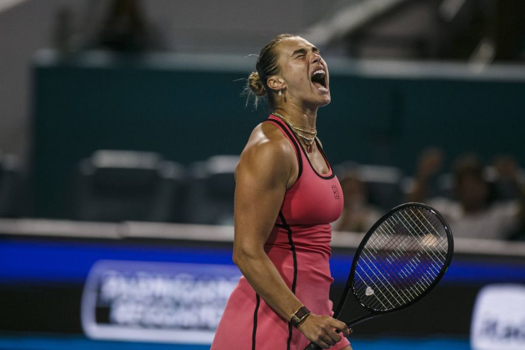 Aryna Sabalenka, un nou triumf în rivalitatea cu Elena Rybakina! Bielorusa e în finala Miami Open