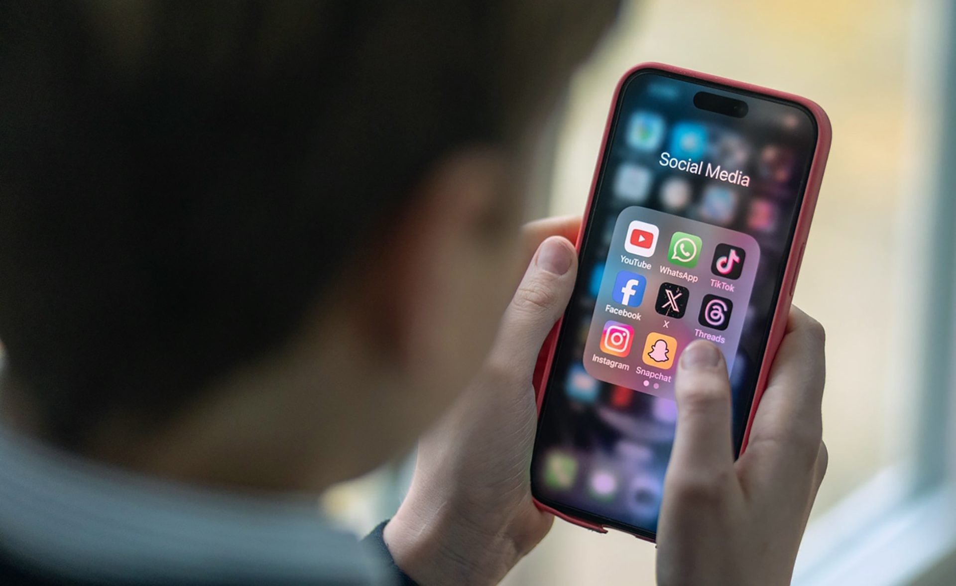 Austria devansează Europa în protejarea minorilor online, în timp ce România întâmpină blocaje legislative Austria face pași hotărâți în direcția limitării accesului minorilor sub 14 ani la rețelele sociale, un fenomen tot mai reprezentativ pentru evoluția politicilor de reglementare a internetului în Europa și în alte părți ale lumii