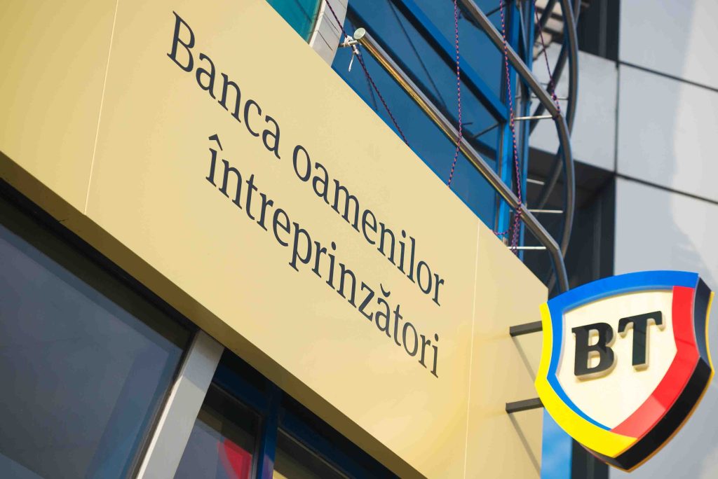 Banca Transilvania, liderul pieței bancare din România, anunță intenția de a distribui dividende în valoare de 1,4 miliarde de lei pentru exercițiul financiar recent încheiat, dar și de a majora capitalul social cu încă 1,5 miliarde de lei, din rezerve proprii