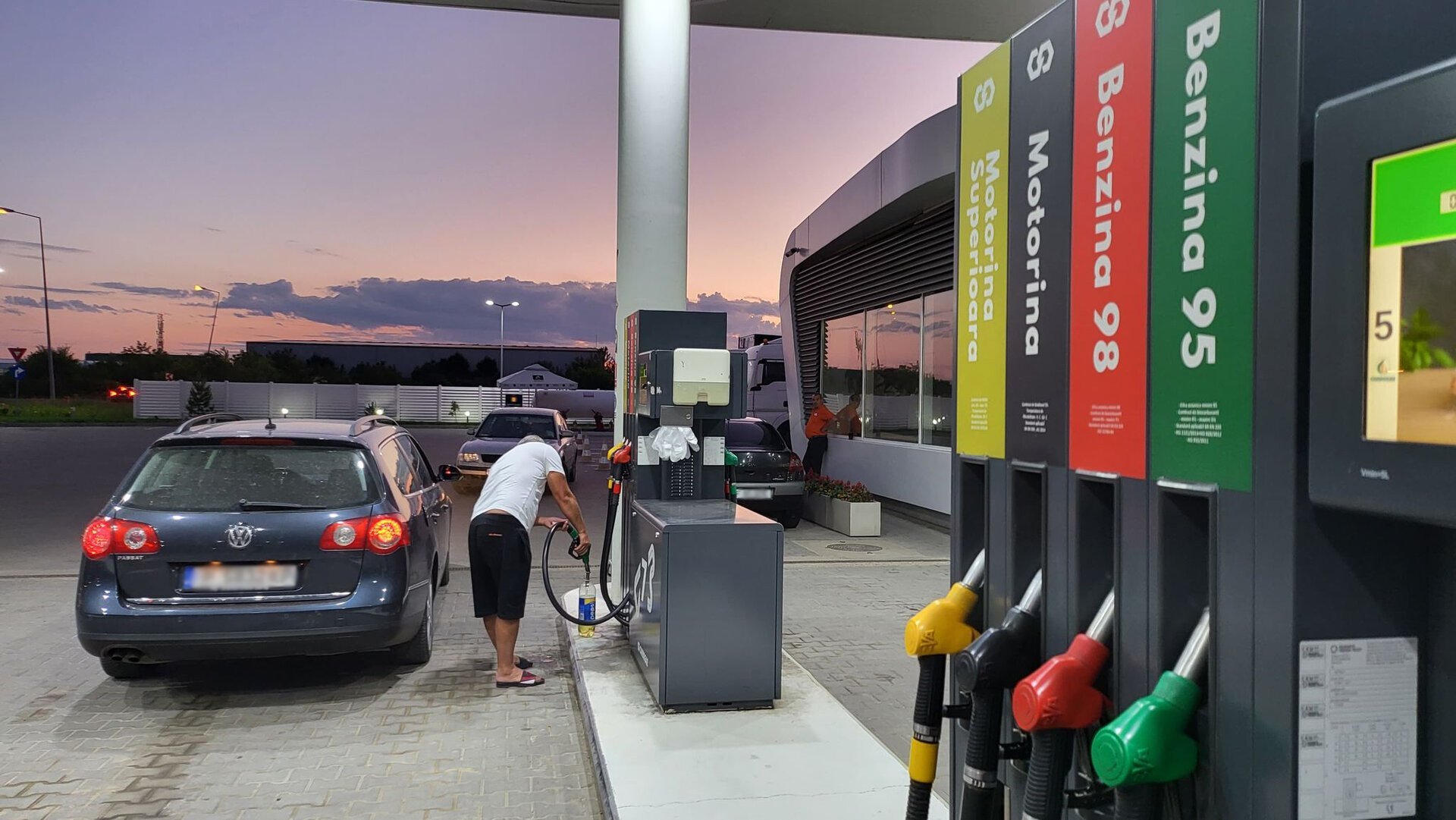 Mașina ta pornește greu imediat după alimentare? Este o problemă frecventă, dar puțini șoferi cunosc cauzele exacte