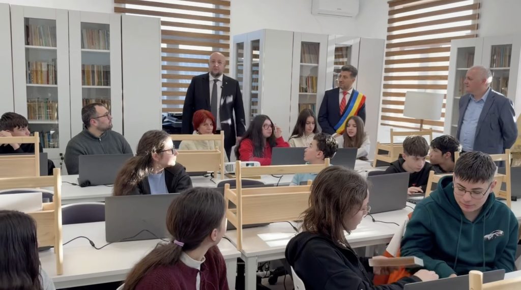 Comuna Gușoeni din Vâlcea își face loc pe harta digitală a județului, odată cu inaugurarea noului sediu al bibliotecii locale, transformare care marchează un pas semnificativ în modernizarea infrastructurii culturale a zonei