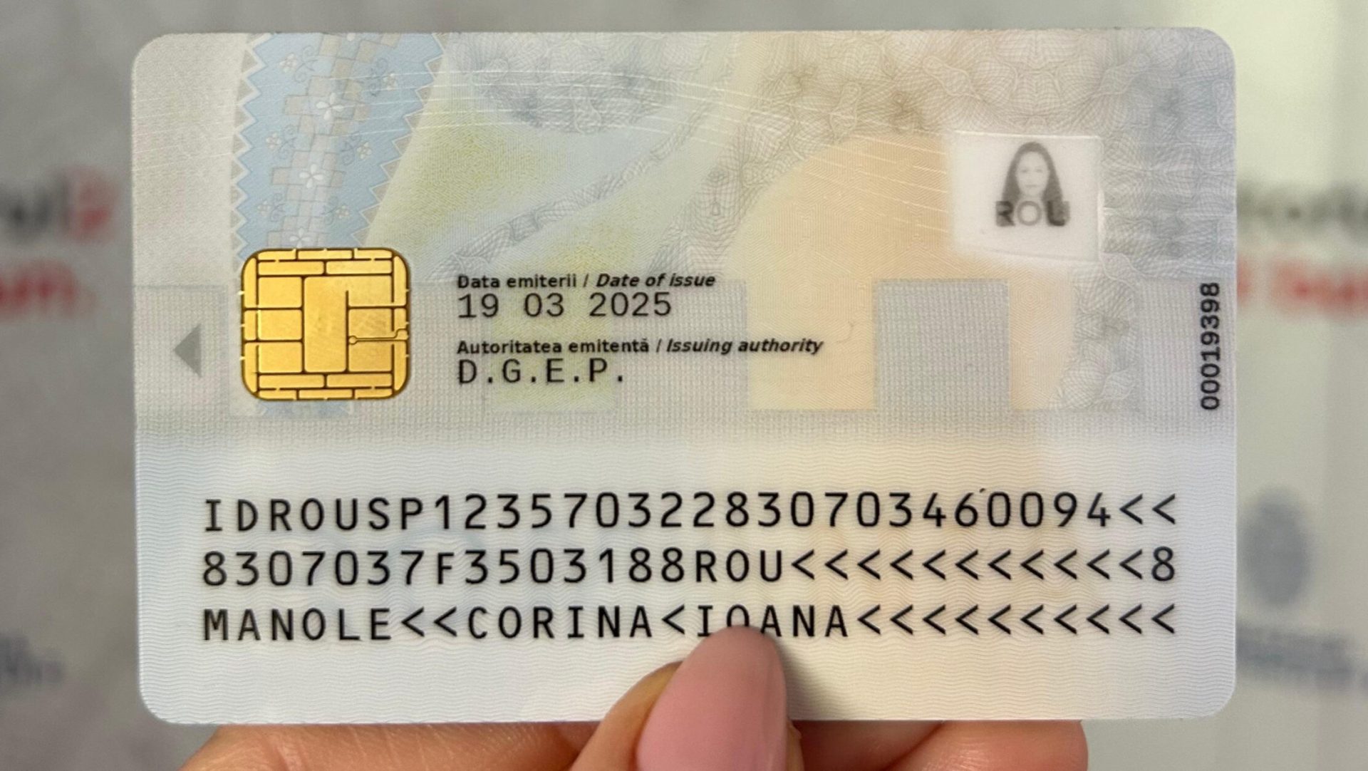 Românii cu cărți electronice de identitate întâmpină întârzieri majore în actualizarea domiciliului, o procedură care ar fi trebuit să fie simplă și rapidă, dar care, în practică, poate dura câteva săptămâni sau chiar mai mult