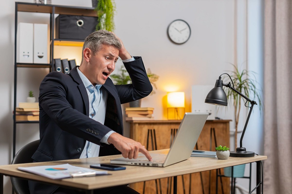 Un gest aparent lipsit de importanță a stârnit o reacție virulentă în mediul online, scoțând la iveală tensiuni profund în cultura organizațională a multor companii moderne