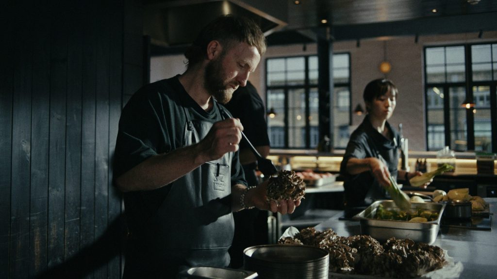 Chef Douglas McMaster: de ce nu trebuie să irosim mâncarea