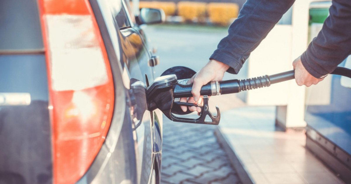 Ședința Coaliției: grup de lucru înființat pentru reducerea accizei la carburanți, plafonarea adaosului la alimente va fi prelungită