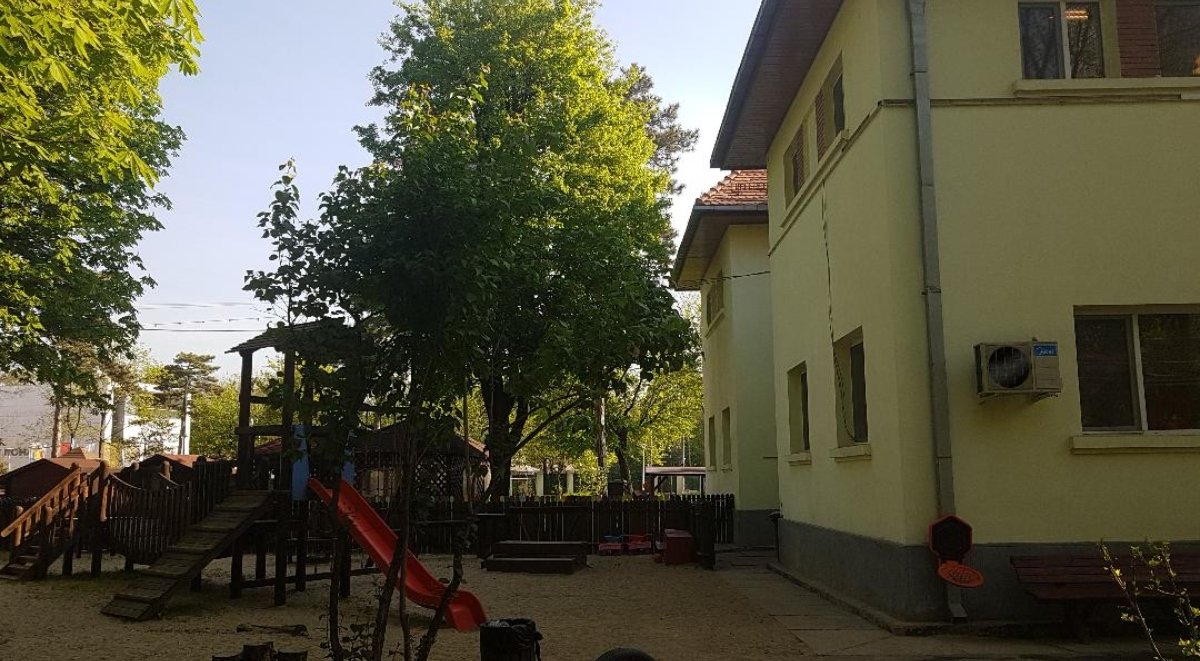 Un contract de 55 de milioane de euro pentru servicii de pază la DGASPC Sector 1 stârnește controverse politice și acuzații de politizare Direcția Generală de Asistență Socială și Protecția Copilului (DGASPC) Sector 1 a publicat recent un anunț de intenție pentru semnarea unui contract de amploare, care vizează achiziția de servicii de pază, monitorizare, însoțire a pacienților la unitățile sanitare, intervenție în caz de alarmă și transport de valori