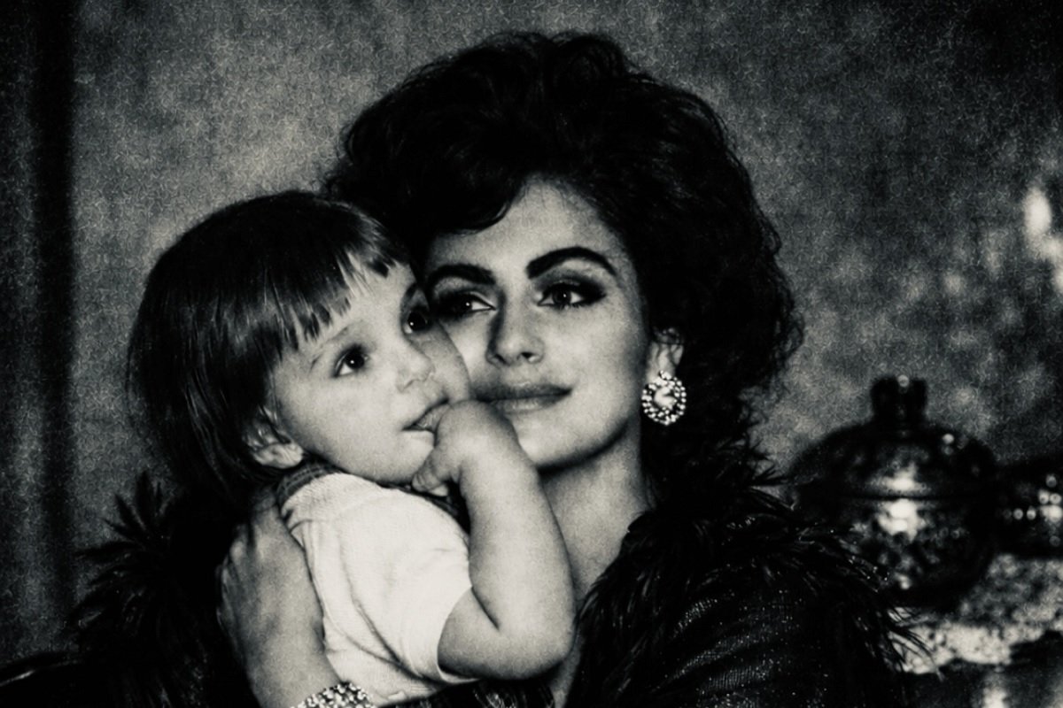 Maurice Munteanu, juratul emisiunii „The Ticket” și unul dintre cei mai cunoscuți critici de modă din România, a surprins recent prin gestul său emoționant de a sărbători Ziua Femeii