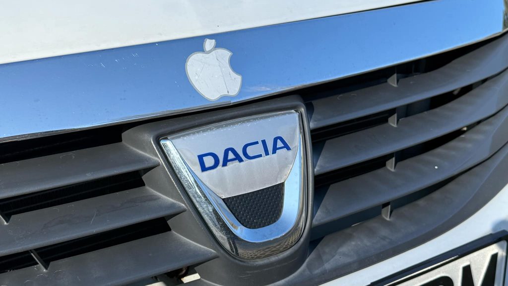 Când vine vorba de achiziționarea unei mașini second-hand, fie că e vorba de un model Dacia sau altă marcă, asteptările și suspiciunile trebuie să fie la fel de accentuate ca și interesul