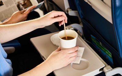 De-ce-nu-e-bine-sa-comanzi-cafea-in-avion-motivul-dezvaluit-de-un-insotitor-de-zbor.jpg - ReactiveNews