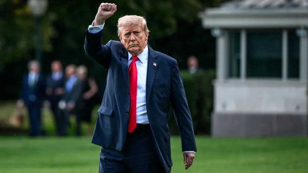 Donald Trump prelungește termenul limită pentru Iran până pe 6 aprilie, intensificând tensiunile în regiunea Golfului Președintele american Donald Trump a anunțat joi extinderea cu încă zece zile a termenului limită pe care îl stabilise anterior Iranului pentru deschiderea strateică a Strâmtorii Ormuz