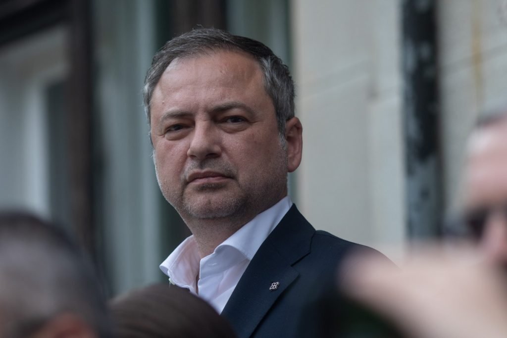 Dan Motreanu critică dur PSD și blocajul în adoptarea bugetului național Liderii PSD se află din nou în vizorul criticilor din partea opoziției, după intensificarea disputelor legate de adoptarea bugetului național pentru anul în curs