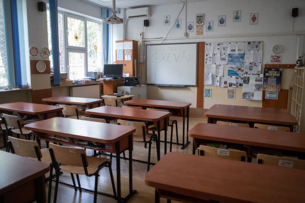 Tensiuni în sistemul educațional din Vaslui: reprize de influență sindicală și acuzații de boicotare a simulărilor naționale Situația din învățământul vasluian a devenit recent subiect de dezbatere după ce prefectul județului, Eduard Popica, a lansat acuzații grave legate de implicarea sindicatelor în sabotarea simulărilor pentru examenele naționale