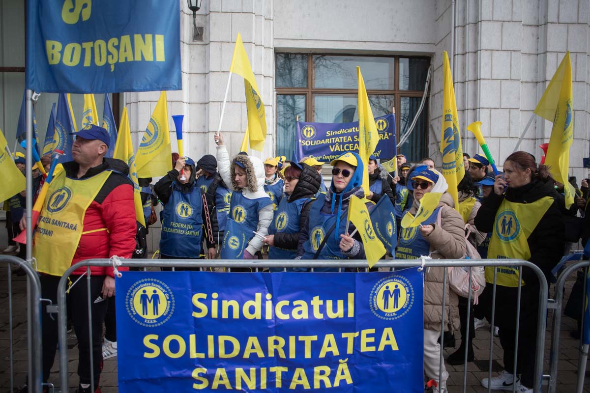 Întâlnire de urgență a liderilor sindicali cu Sorin Grindeanu, pe fondul noilor reforme din sistemul de angajare O întâlnire de mare importanță a avut loc miercuri dimineață la sediul Camerei Deputaților, unde Sorin Grindeanu, președintele PSD, și Claudiu Manda, secretarul general al partidului, au discutat cu liderii celor mai influente confederații sindicale din țară