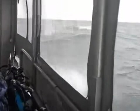 Eforturi continue pentru recuperarea victimelor în urma accidentului naval de la Midia Căutările pentru victimele incidentului naval petrecut miercuri dimineață în largul Portului Midia sunt în plină desfășurare, în condițiile în care avalanșa de eforturi ale autorităților nu a adus încă o soluție clară pentru toți cei dispăruți