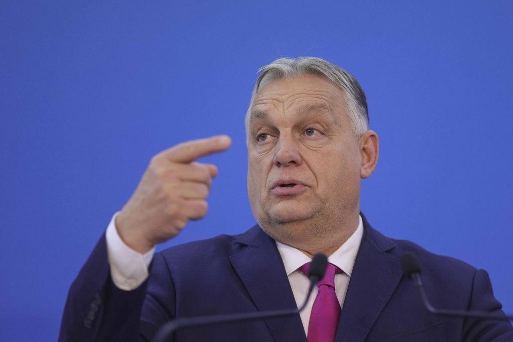 Un nou episod tensionat se profilează în relațiile diplomatice și strategice dincolo de Atlantic, după ce două senatori americani au anunțat intenția de a introduce un proiect de lege menit să sancționeze oficialii maghiari implicați în obstrucționarea sprijinului internațional pentru Ucraina