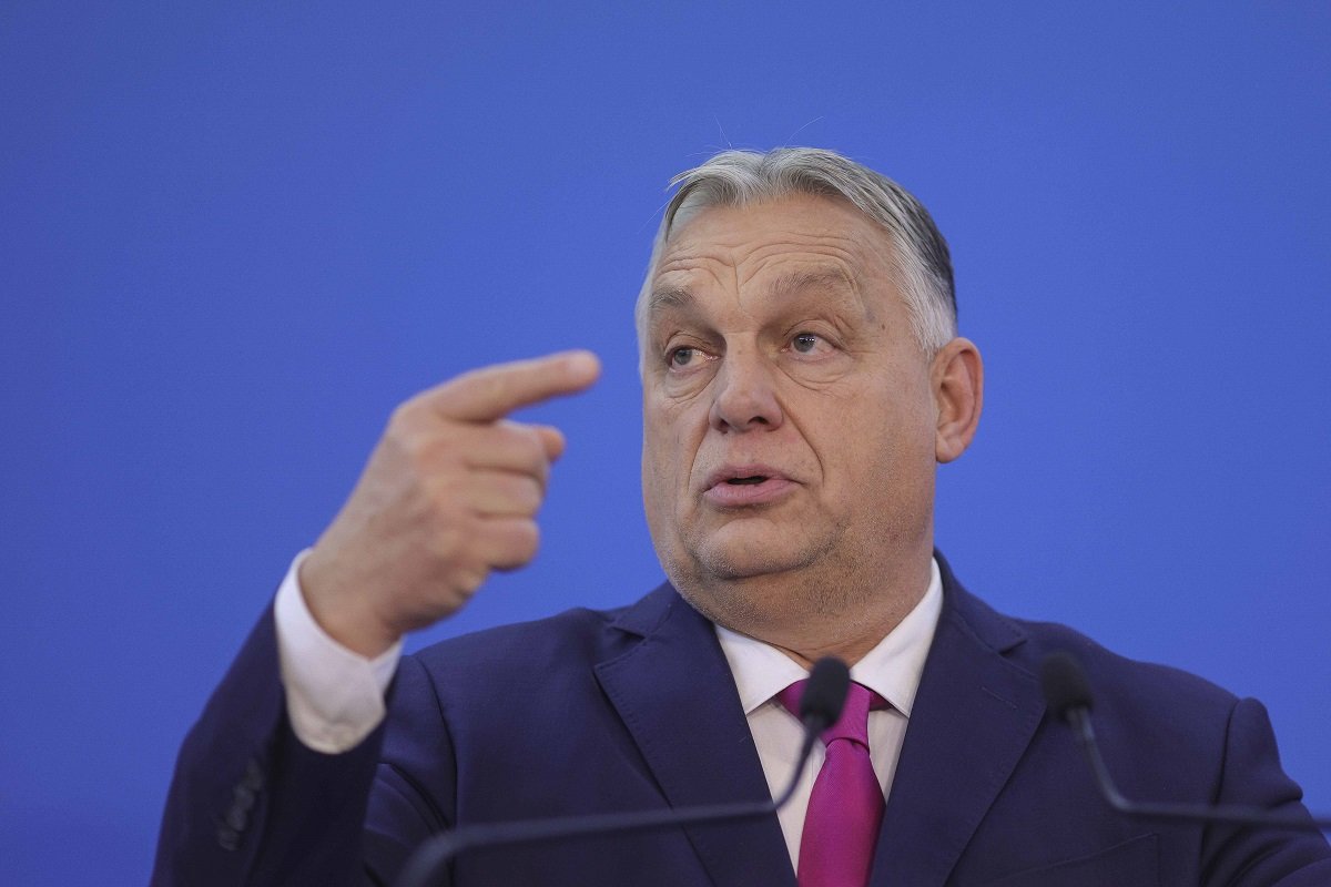 Un nou episod tensionat se profilează în relațiile diplomatice și strategice dincolo de Atlantic, după ce două senatori americani au anunțat intenția de a introduce un proiect de lege menit să sancționeze oficialii maghiari implicați în obstrucționarea sprijinului internațional pentru Ucraina