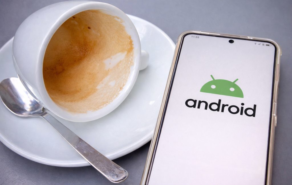 Google anunță o schimbare importantă în modul în care utilizatorii pot instala aplicații de pe Android, menită să crească nivelul de securitate și să reducă riscul înșelătoriilor