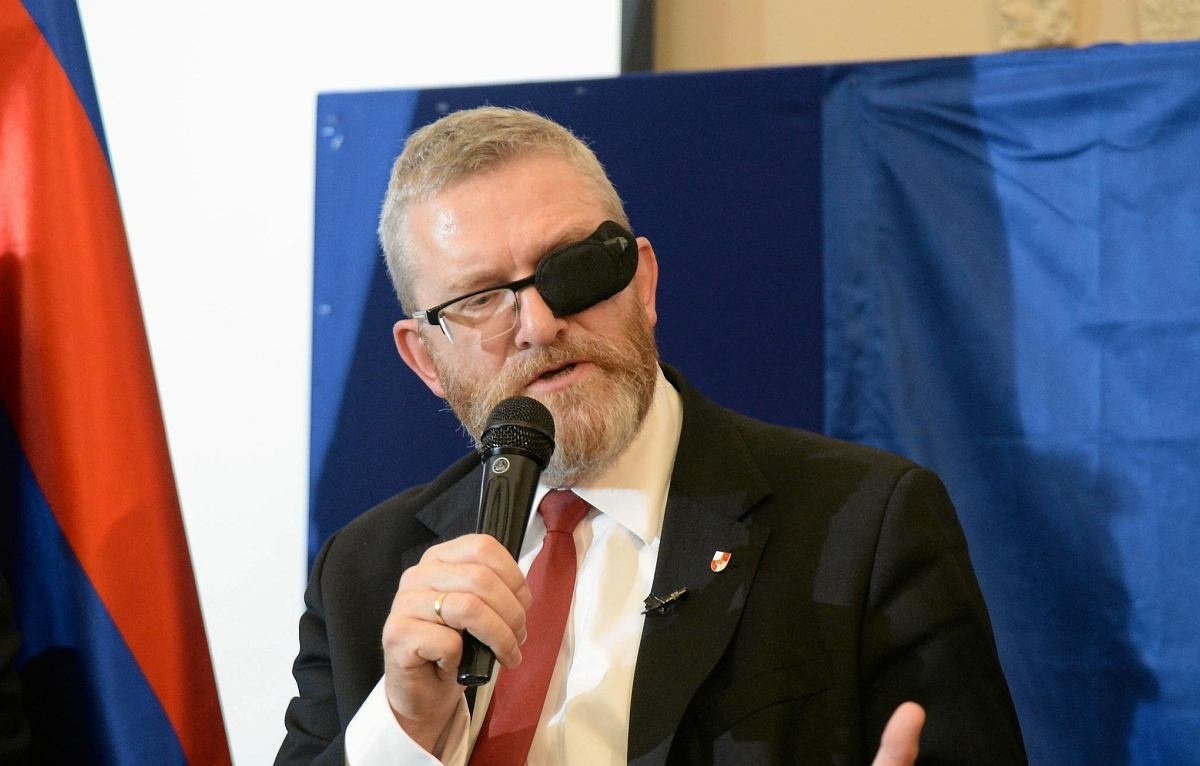 Parlamentul European a aprobat, din nou, ridicarea imunității lui Grzegorz Braun, liderul unui partid de extremă dreaptă din Polonia, deschizând astfel calea pentru continuarea procedurilor penale împotriva sa
