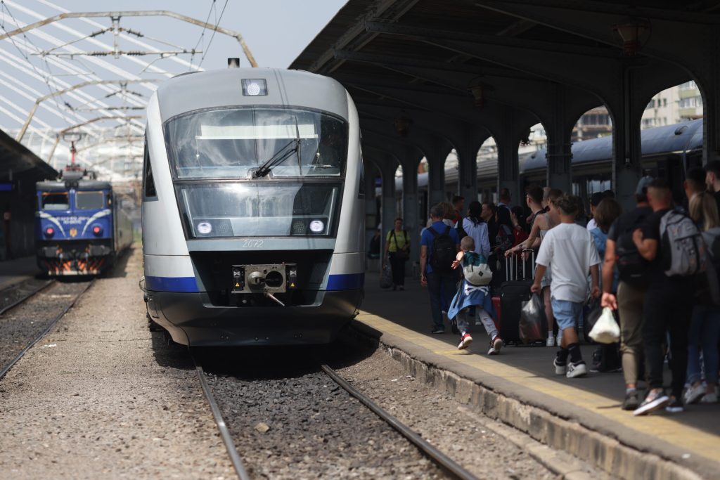 România face pasul la ora de vară în noaptea de sâmbătă spre duminică, 29 martie 2026, marcând începutul unei noi perioade de ajustare a orarului, inclusiv pentru circulația feroviară