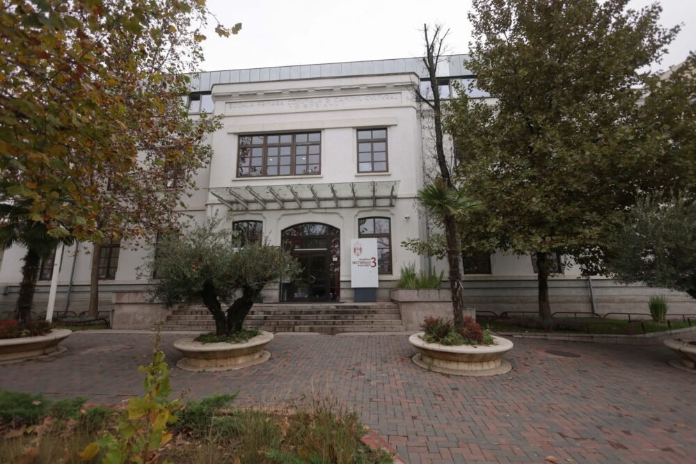 Primarul Sectorului 3, Robert Negoiță, a propus o restructurare radicală a organigramei Direcției de Evidență a Persoanelor din sector, una dintre cele mai importante instituții administrative locale