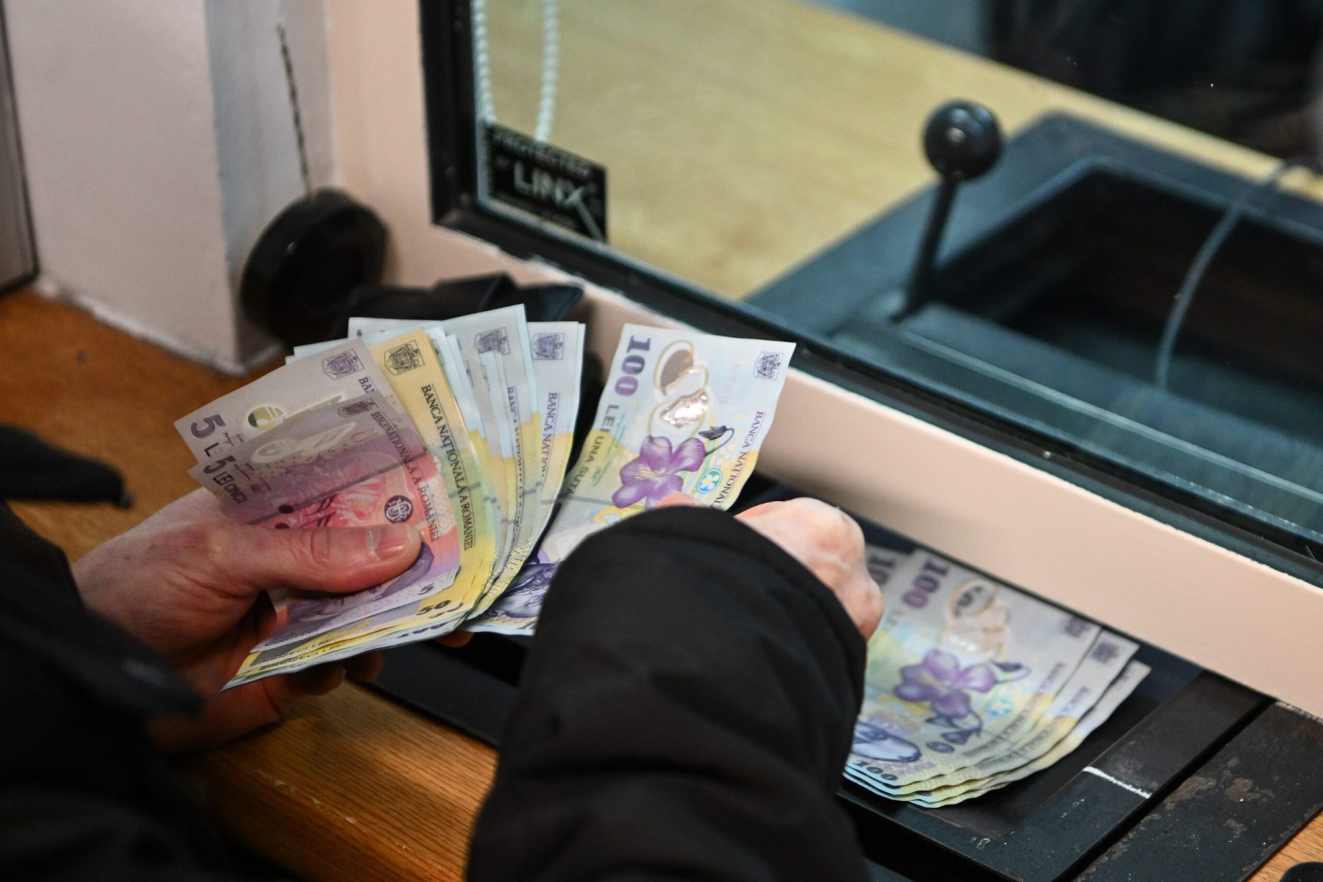 Bucureștenii din Sectorul 4 care au plătit deja impozitul pentru clădiri destinate anului 2026 pot solicita restituirea sumelor în cazul în care au achitat mai mult decât ar fi fost necesar sau pot opta pentru utilizarea acestor fonduri pentru anul fiscal următor