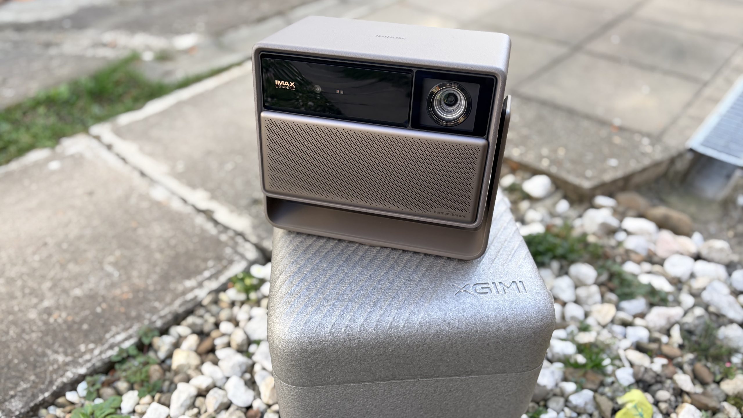 Proiectorul XGIMI Horizon 20 redefinește experiența de divertisment acasă, oferind o combinație impresionantă de performanță, flexibilitate și tehnologii de top, într-un pachet compact