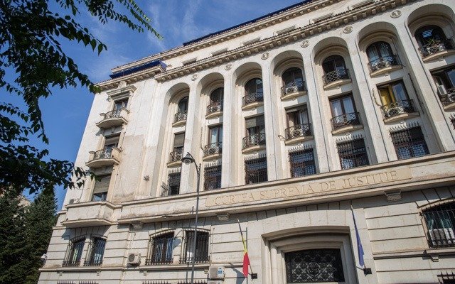 Înalta Curte de Casație și Justiție suspendă decizia de înființare a Comitetului pentru analiză și revizuirea legislației din domeniul justiției Decizia controversată a premierului Ilie Bolojan a fost blocată de instanța supremă Instanța supremă a decis, recent, să suspende definitiv constituirea Comitetului pentru analiză și revizuirea legislației din domeniul justiției, înființat de către premierul Ilie Bolojan