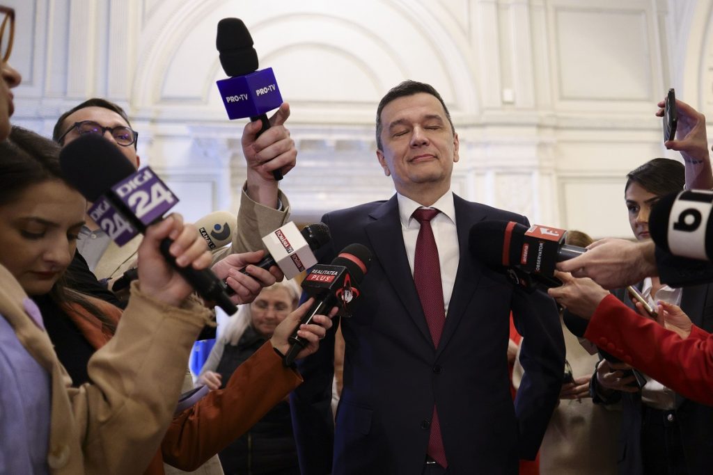 Sorin Grindeanu lansează noi critici după adoptarea bugetului, cere reconsiderarea conducerii Guvernului După ce Parlamentul a aprobat bugetul de stat pentru anul în curs, liderul PSD, Sorin Grindeanu, nu s-a ferit să adopte o poziție vehementă, afirmând că există în continuare motive solide pentru o schimbare la conducerea guvernului