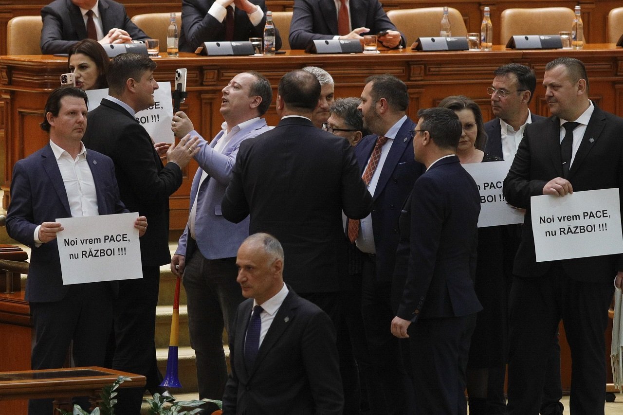 SUA întăresc sprijinul militar pentru România, un pas strategico-diplomatic semnificativ în contextul tensiunilor regionale În ultima săptămână, scena geopolitică a României a fost marcată de mișcări importante care semnalează o întărire a relațiilor și a sprijinului din partea Statelor Unite