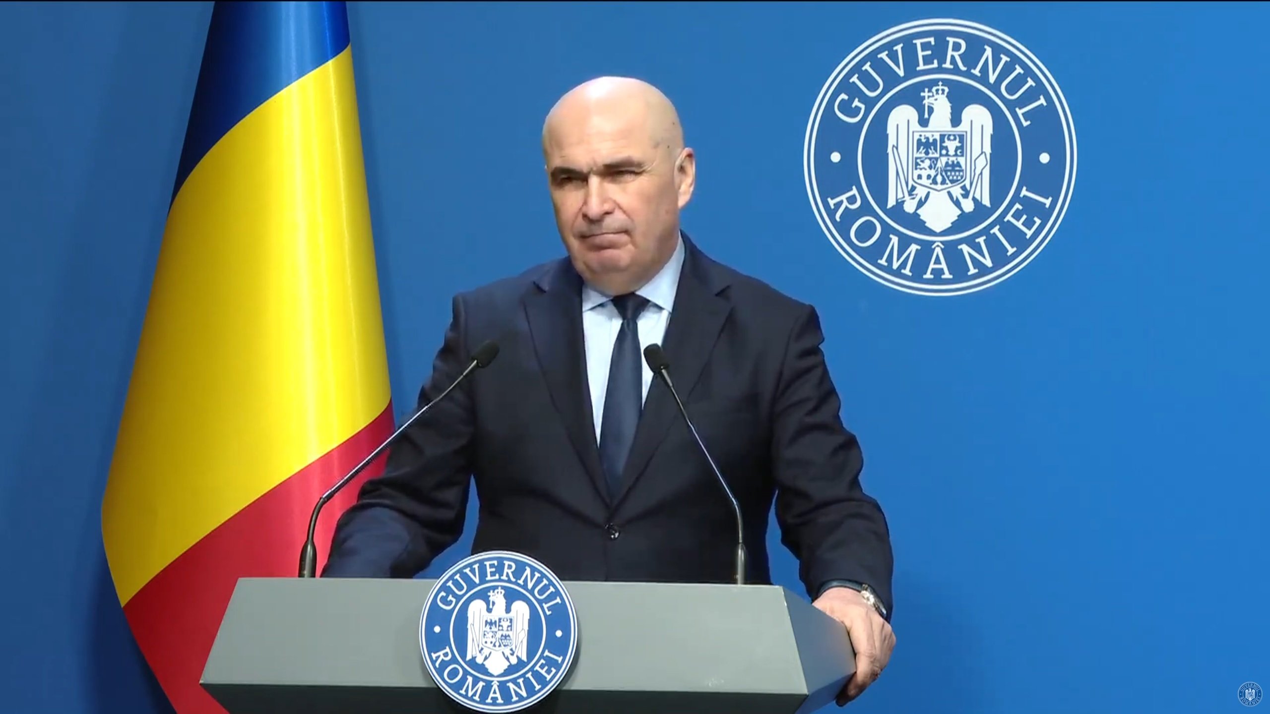 Guvernul a adoptat bugetul pentru 2026 în cadrul unei ședințe strânse, Ilie Bolojan: „Măsurile asumate vor asigura stabilitate și creștere economică” După ore bune de discuții, Guvernul a aprobat oficial proiectul de buget pentru anul 2026, în cadrul ședinței de marți seara, o decizie cu impact major asupra direcției economice și sociale a țării în următorii ani