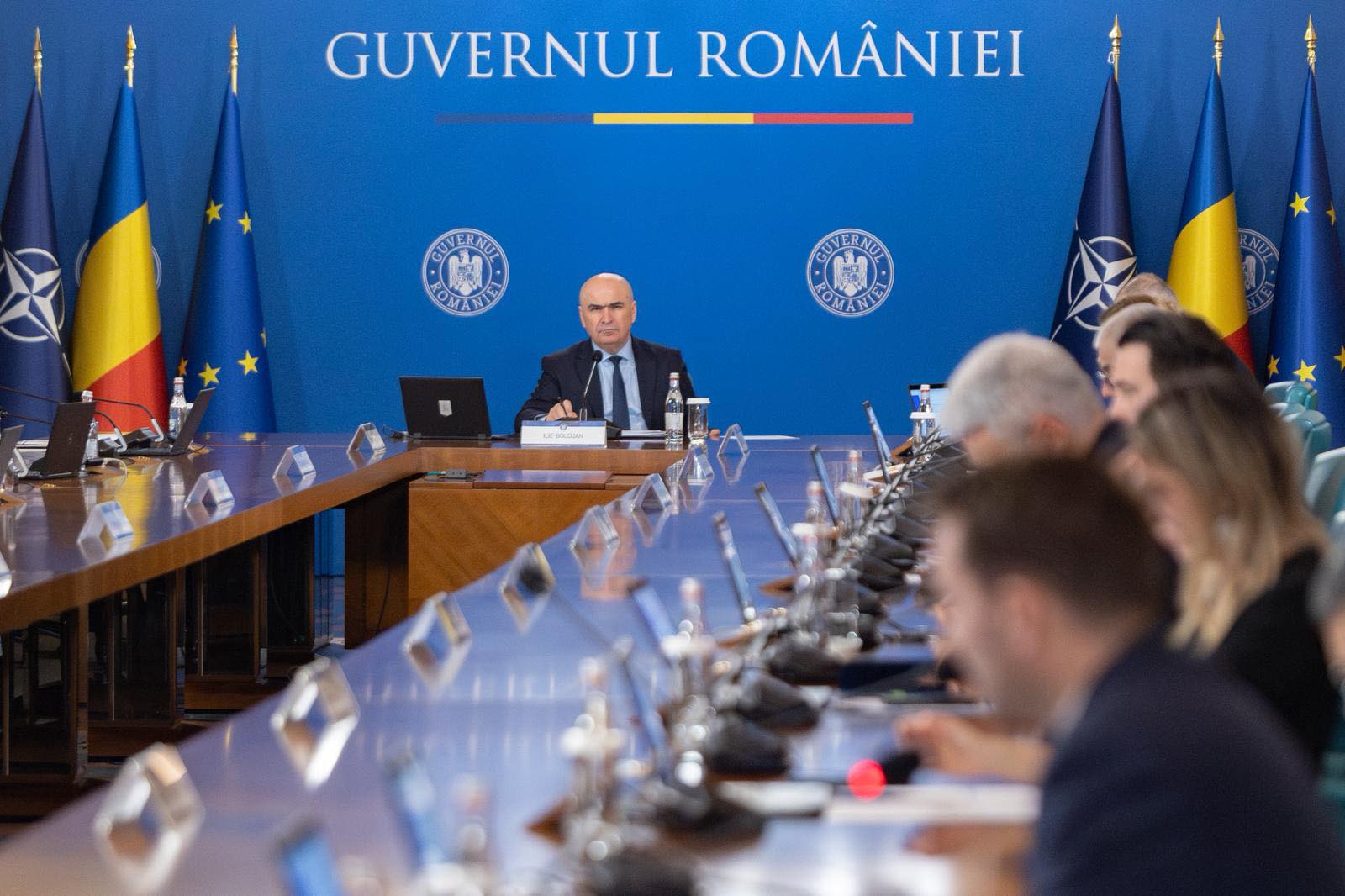 Premierul Ilie Bolojan anunță intrarea în vigoare a ordonanței ce simplifică procedurile pentru avizarea investițiilor Într-un moment crucial pentru economia românească, Guvernul a aprobat recent o ordonanță menită să reformeze semnificativ modul în care sunt avizate proiectele de investiții